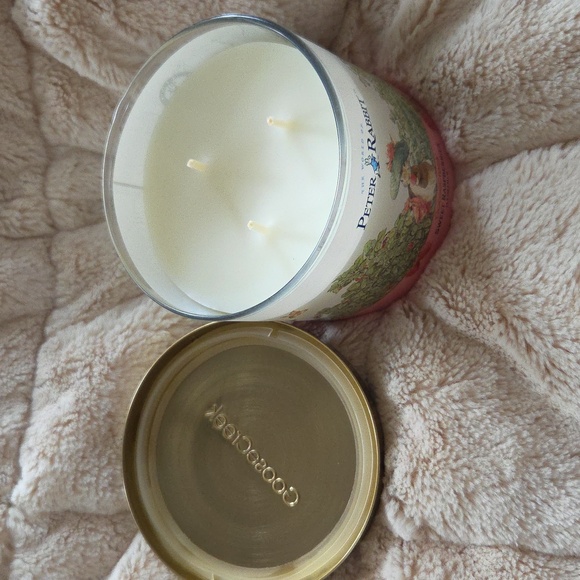 Sweet Raspberries Candle - Peter Rabbit - Picture 3 of 3